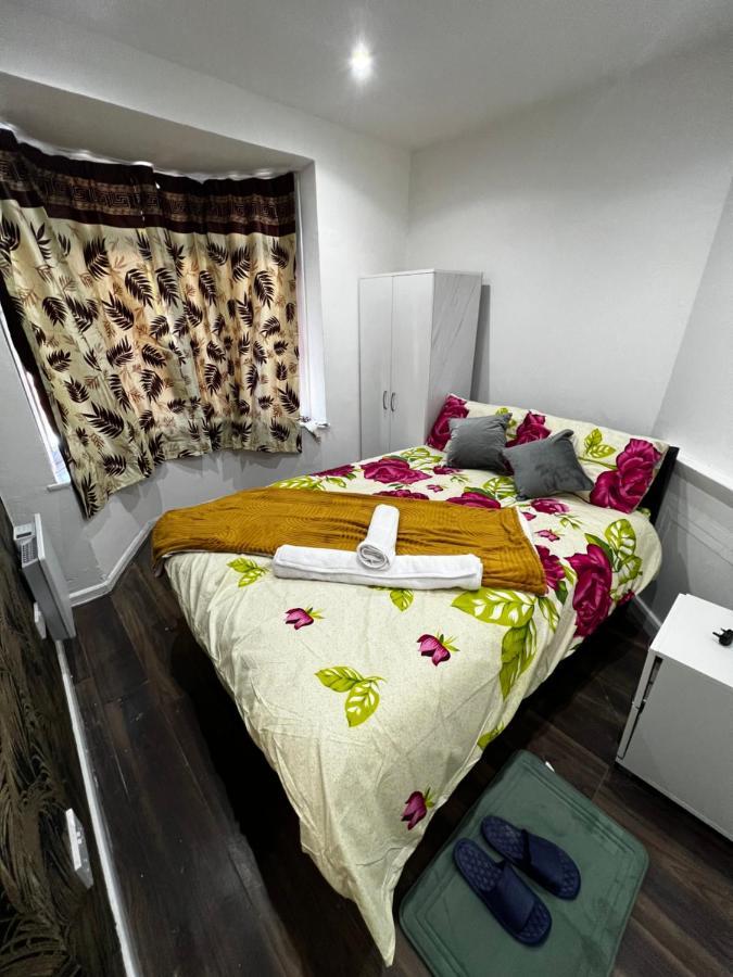 Good Priced Double Rooms In Sherperds Bush London Exterior photo
