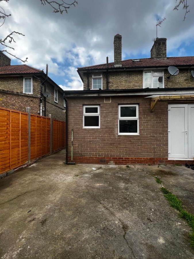 Good Priced Double Rooms In Sherperds Bush London Exterior photo