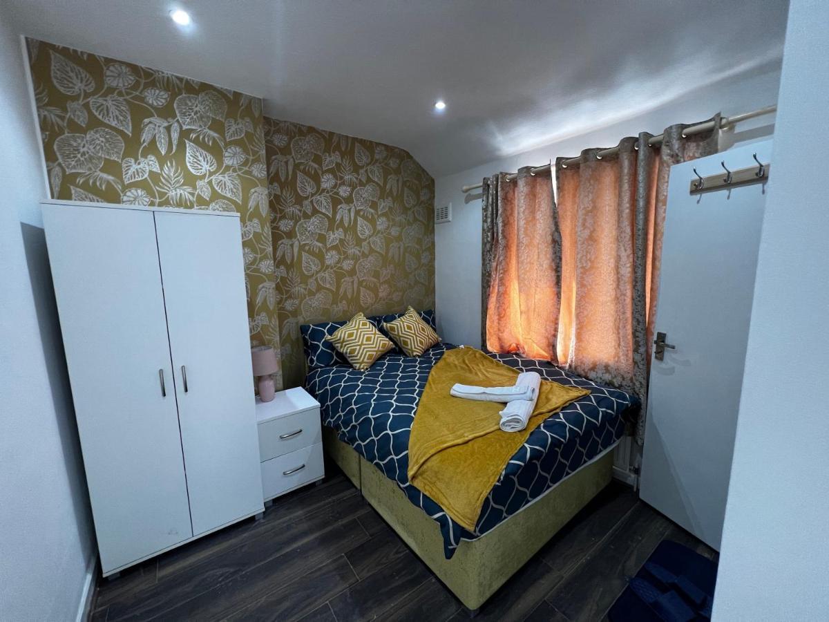 Good Priced Double Rooms In Sherperds Bush London Exterior photo